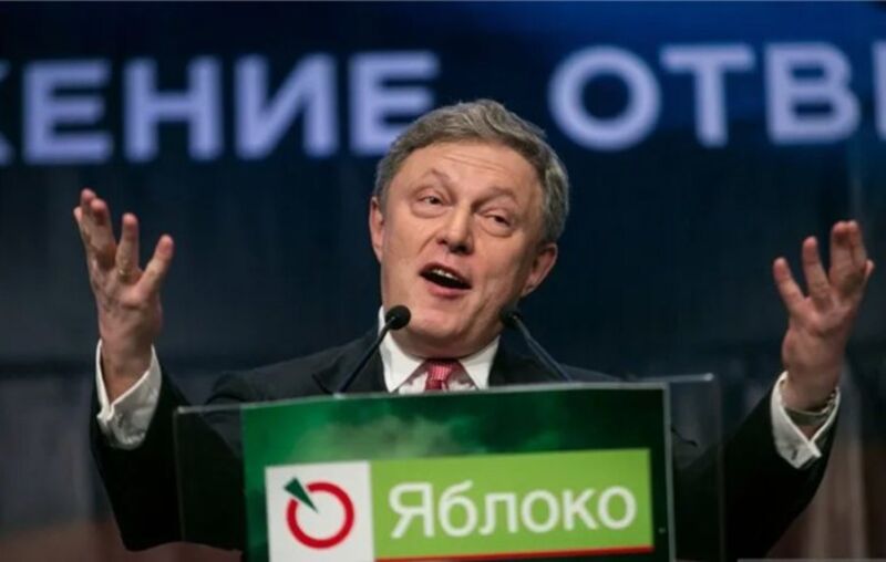 Image for the Tweet beginning: 🍏 Yabloko hides candidates to